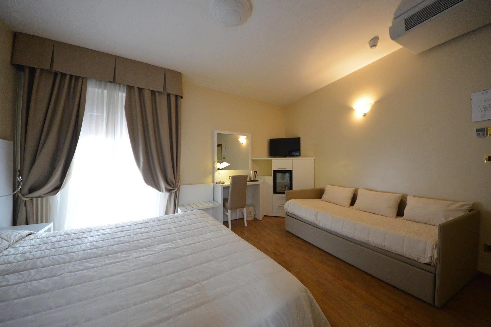 Hotel Hotel University