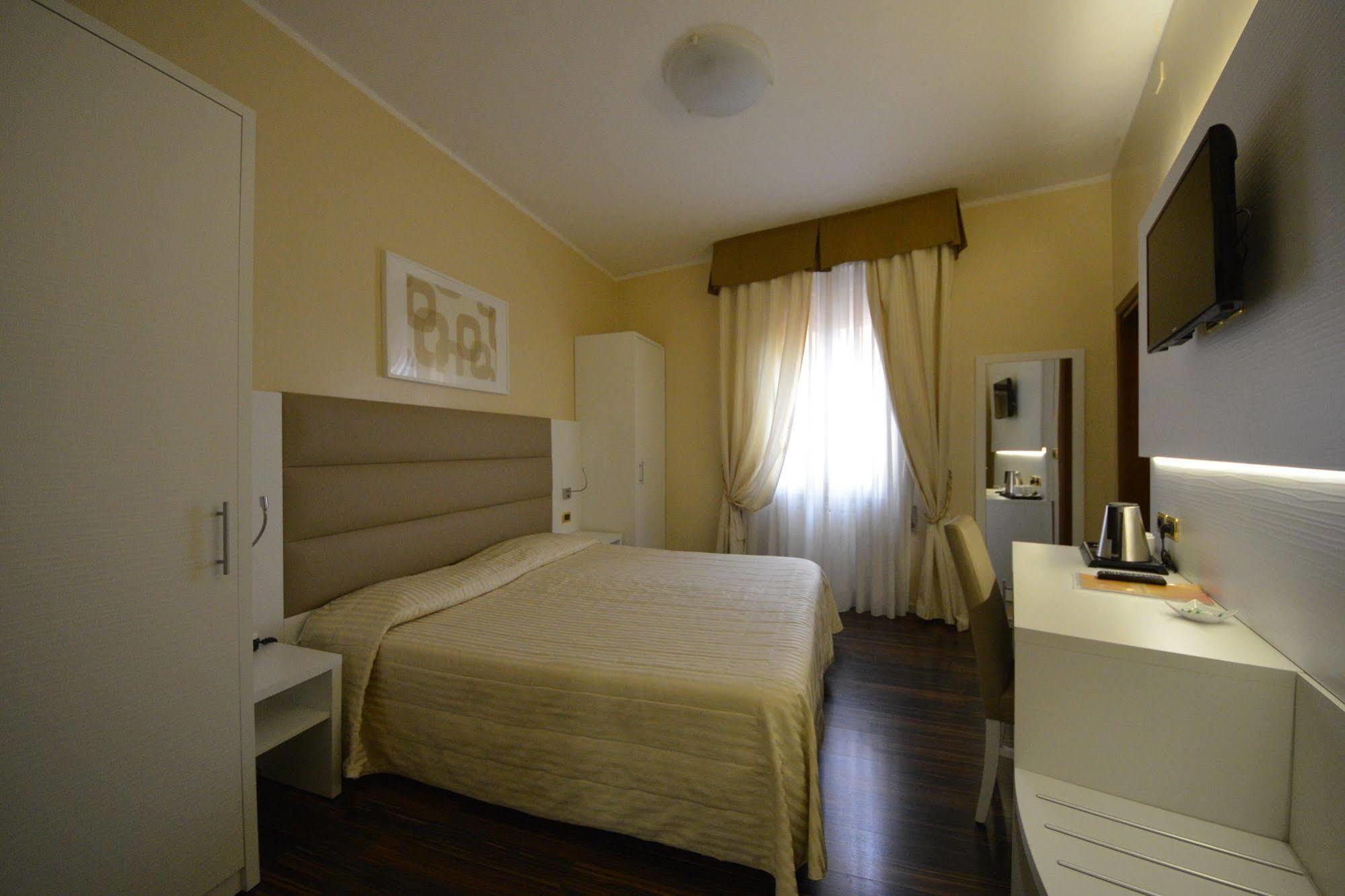 Hotel University 3*