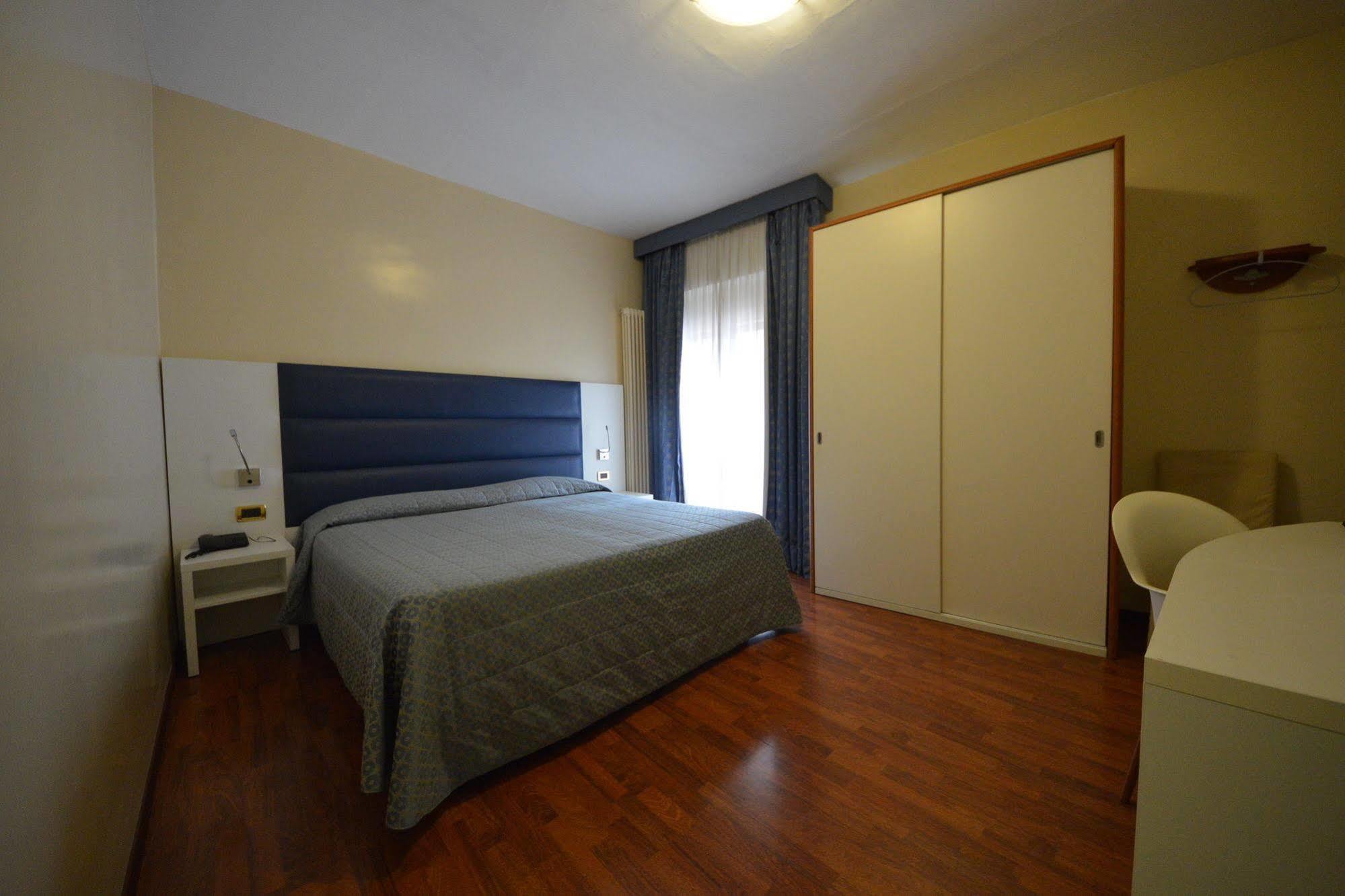 Hotel University 3*