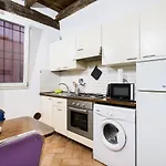 Cozy Central Apartment By Wonderful Italy