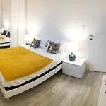 Familybo Apartments Bologna Delight - Front Station