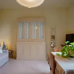 Guasto Apartment