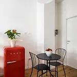Miavia Apartments- Marconi