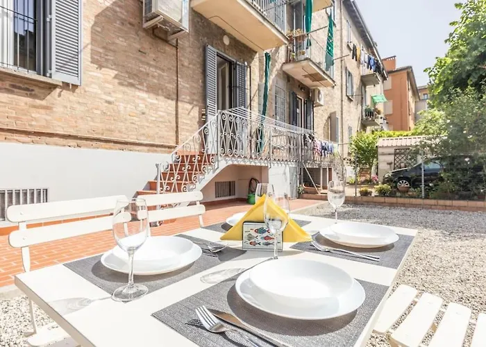 Essential Bologna - Ambrogio Host