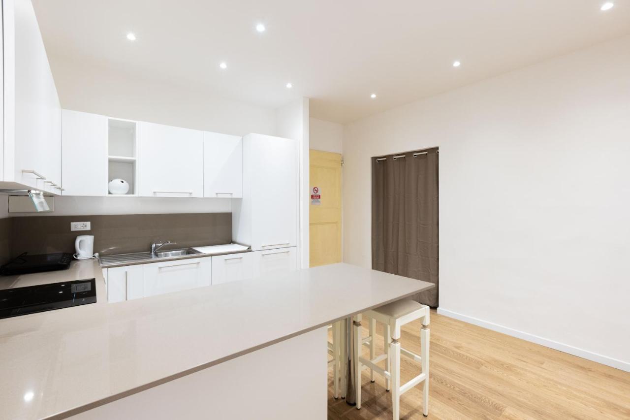 Simon, By Short Holidays Apartment *