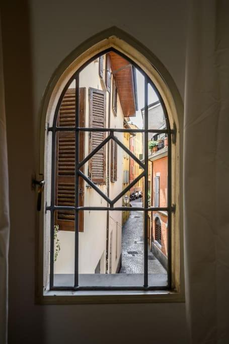 Ab Plus - Via Del Carro 11 *