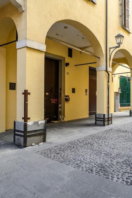 Ab Plus - Via Del Carro 11 * Bologna