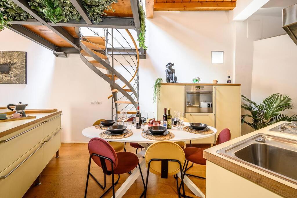 Ab Plus - Via Del Carro 11 * Bologna