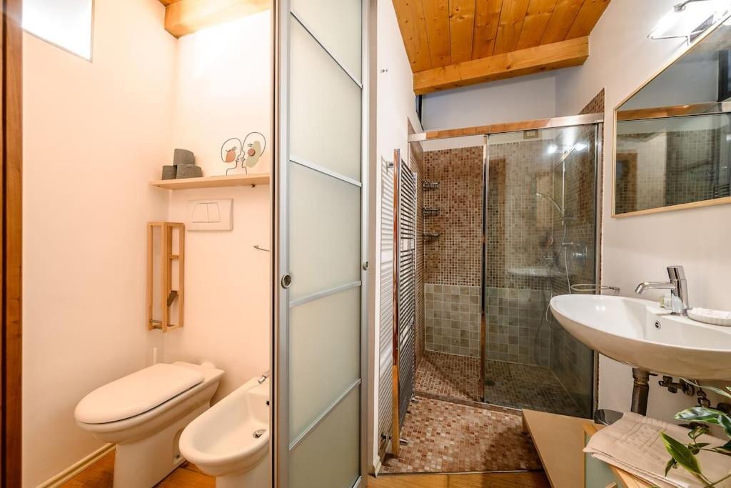 Ab Plus - Via Del Carro 11 *
