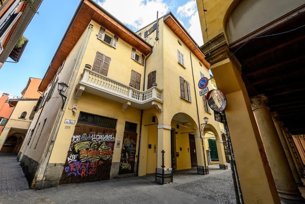 Ab Plus - Via Del Carro 11 *