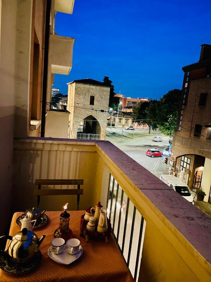 Castle Door House - Single With Double Beds Near Train Station Bologne