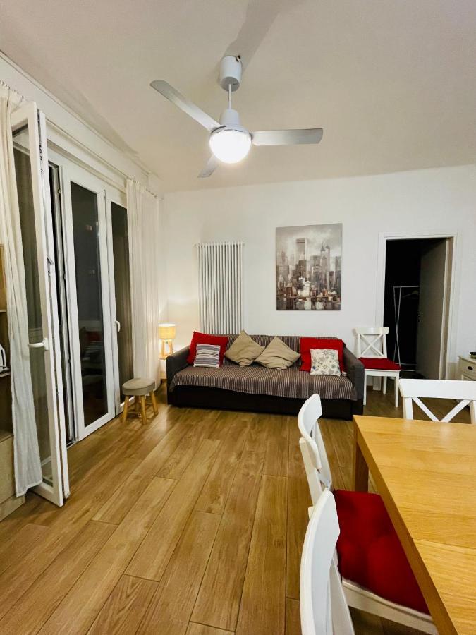 Maison d'hôtes Castle Door House - Single With Double Beds Near Train Station Bologne