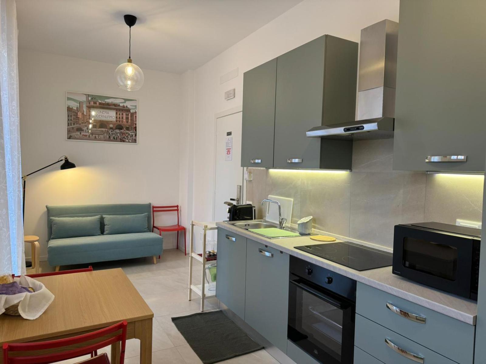 Homes * Bolonia