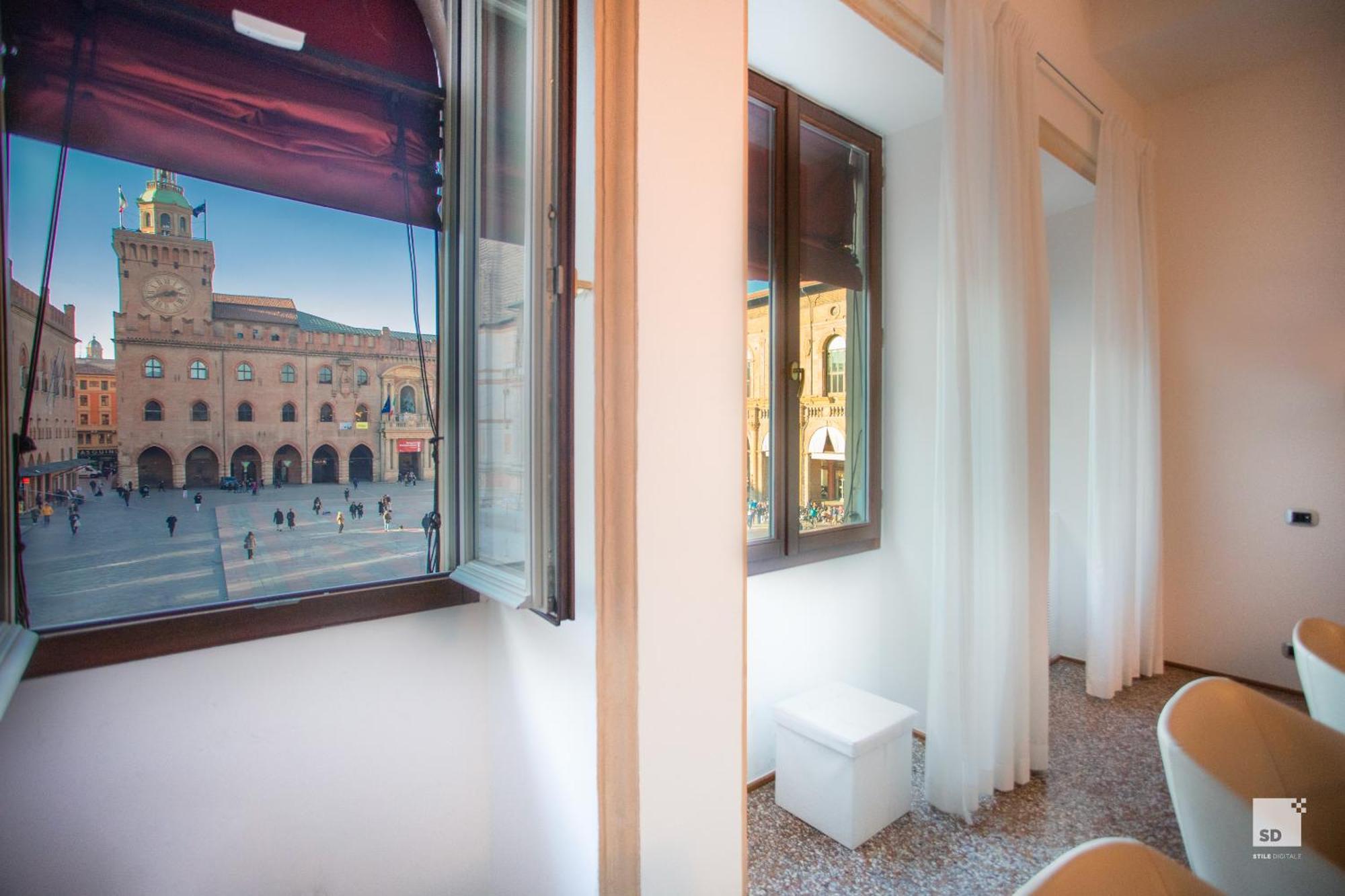 Urbanicooh Garisenda - Piazza Maggiore View Bologna