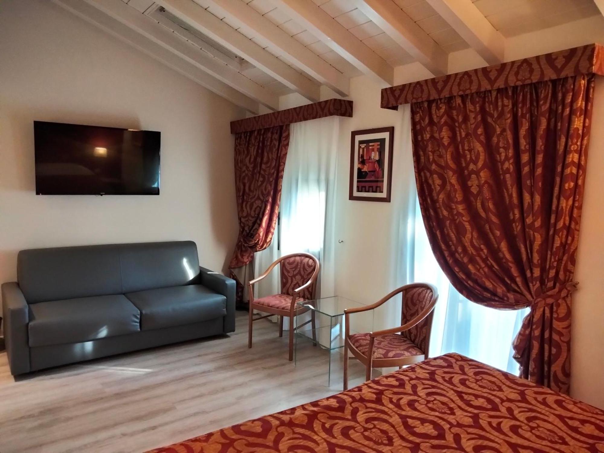 Savoia 4*