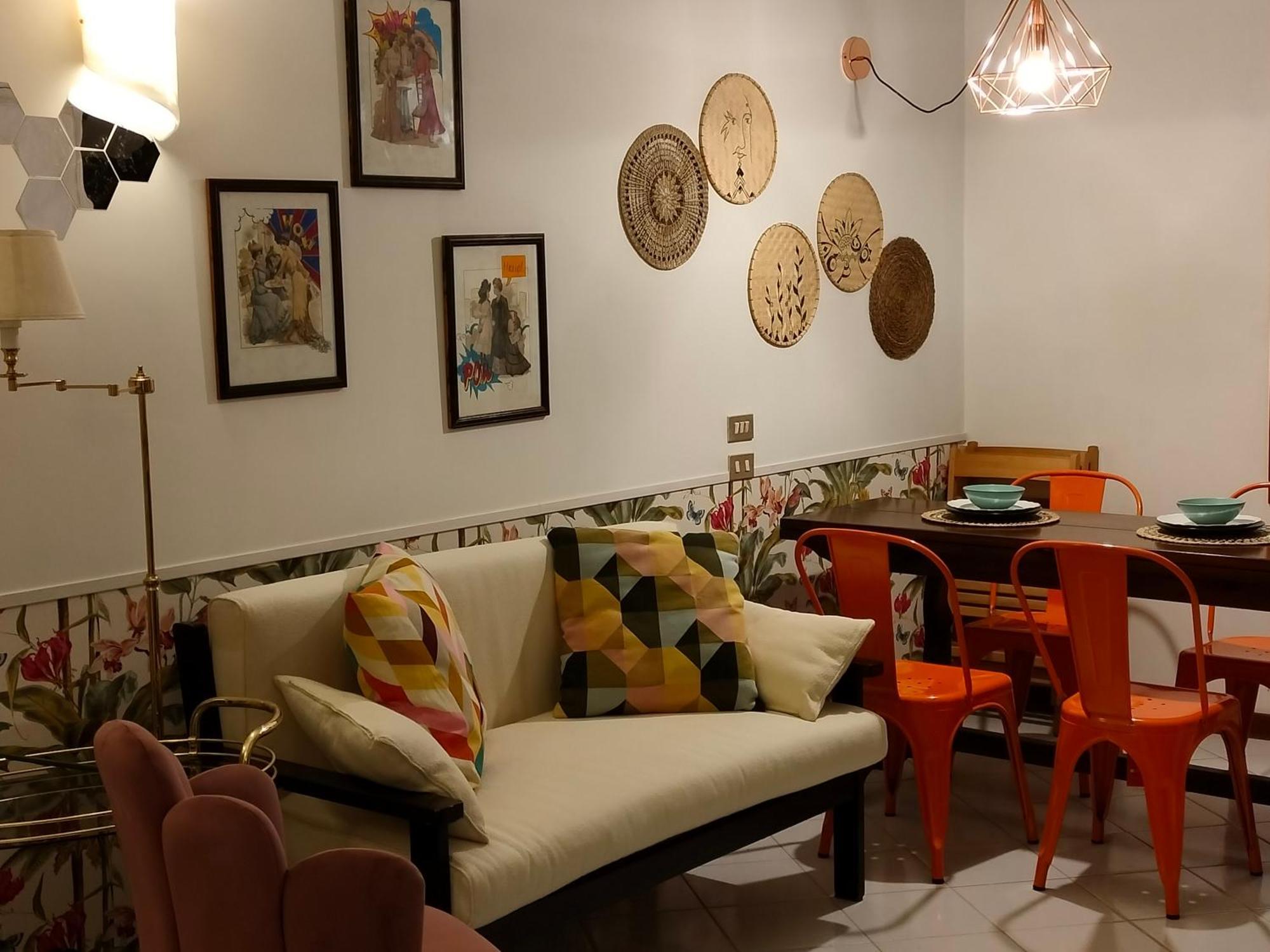 Apartment B&bart: Friends And Family
