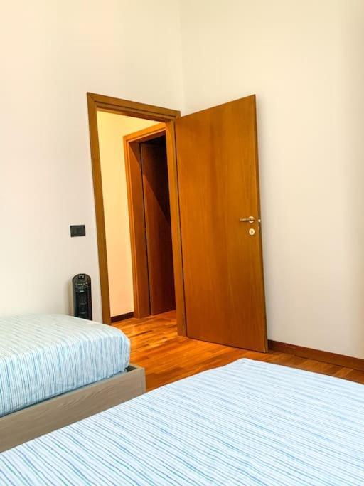 Tonyman Apartment 1 *