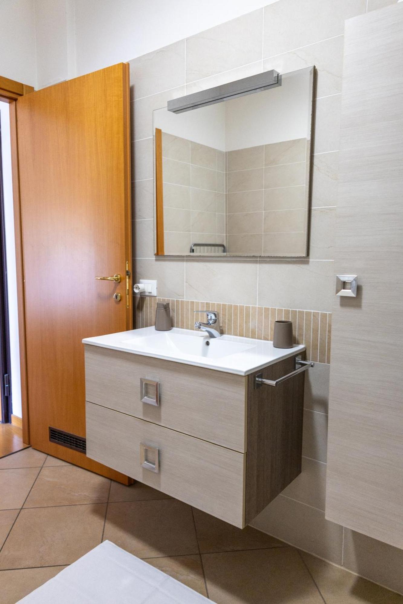 Reno River House - Twa Apartamento