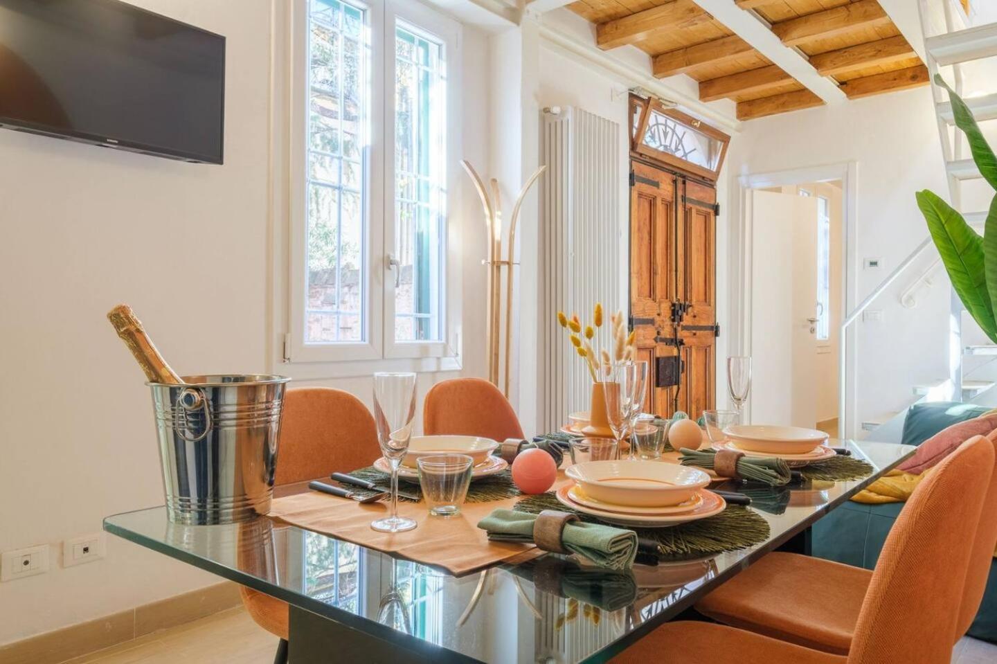 Charming Vintage By Piazza Maggiore With Garden * Bolonia