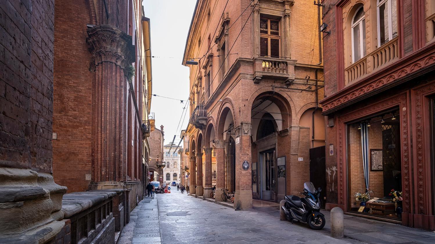 House Of Magic - Due Torri * Bologna