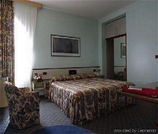 Maxim Hotel Bolonia