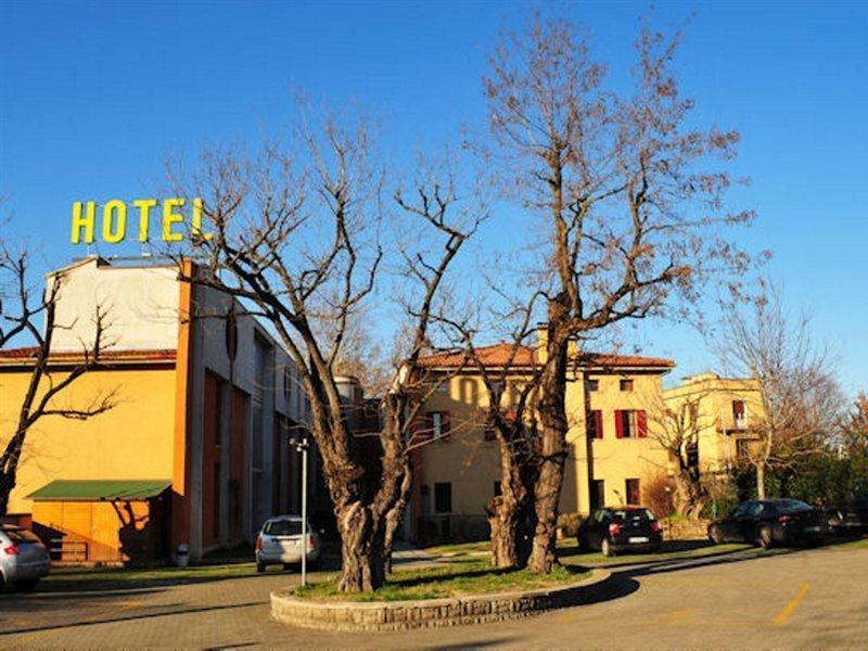Maxim Hotel