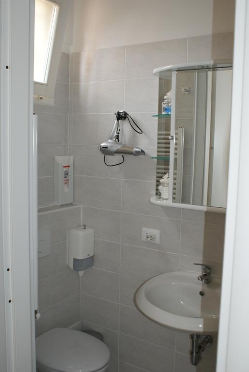 4-Tourist House Bologna-Studio - Self Check-In