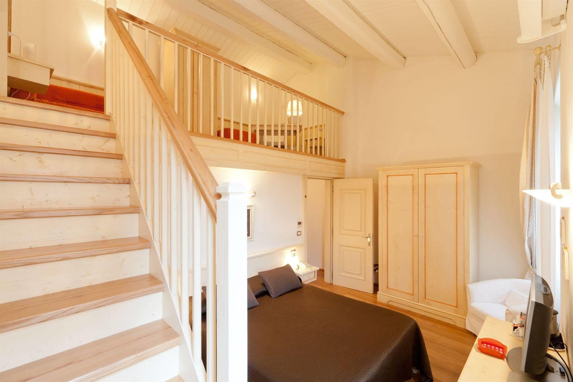 Palazzo Trevi Charming House Bed & Breakfast