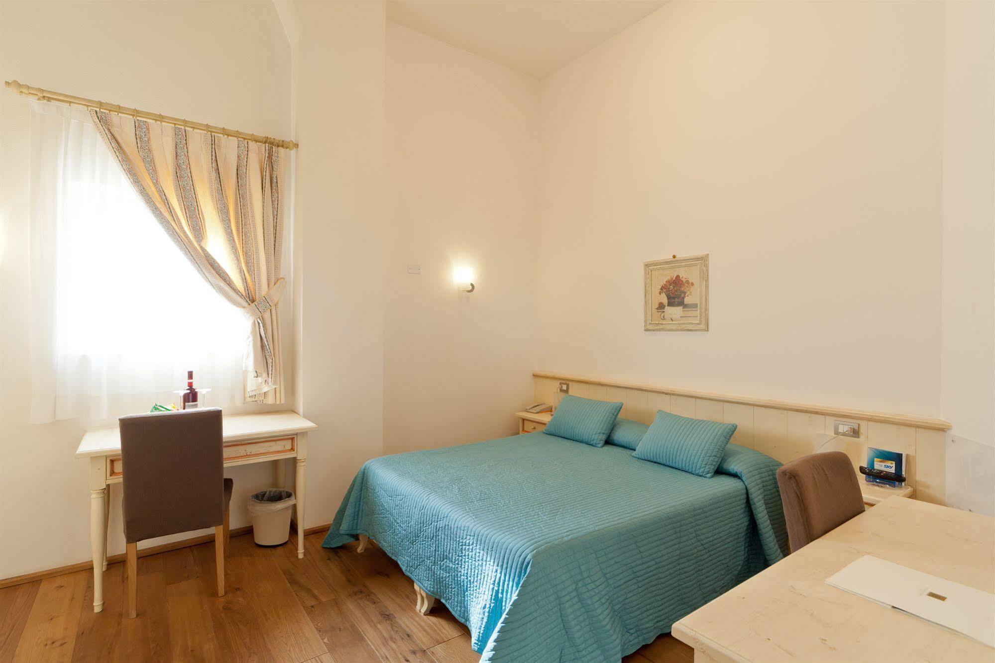 Palazzo Trevi Charming House Bed & Breakfast