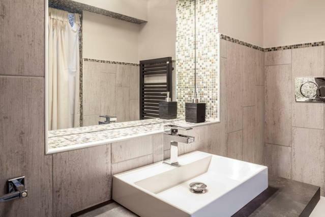Interno 1 *