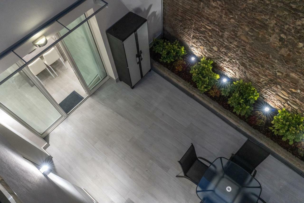Dimora Santo Stefano: Ampia, Con Giardino Privato Apartment