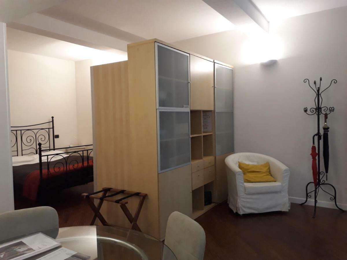Del Borgo - - *