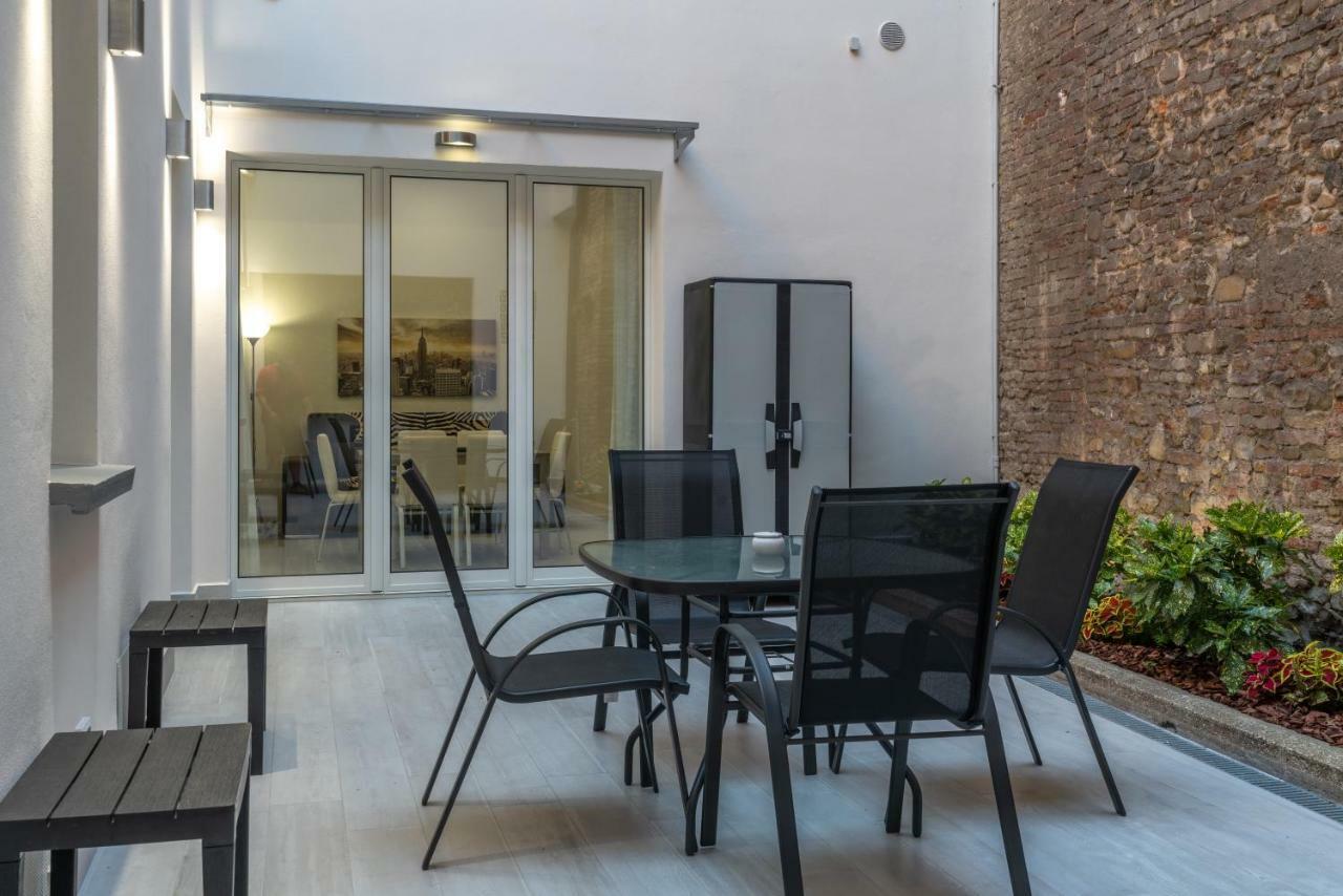 Apartment Dimora Santo Stefano: Ampia, Con Giardino Privato