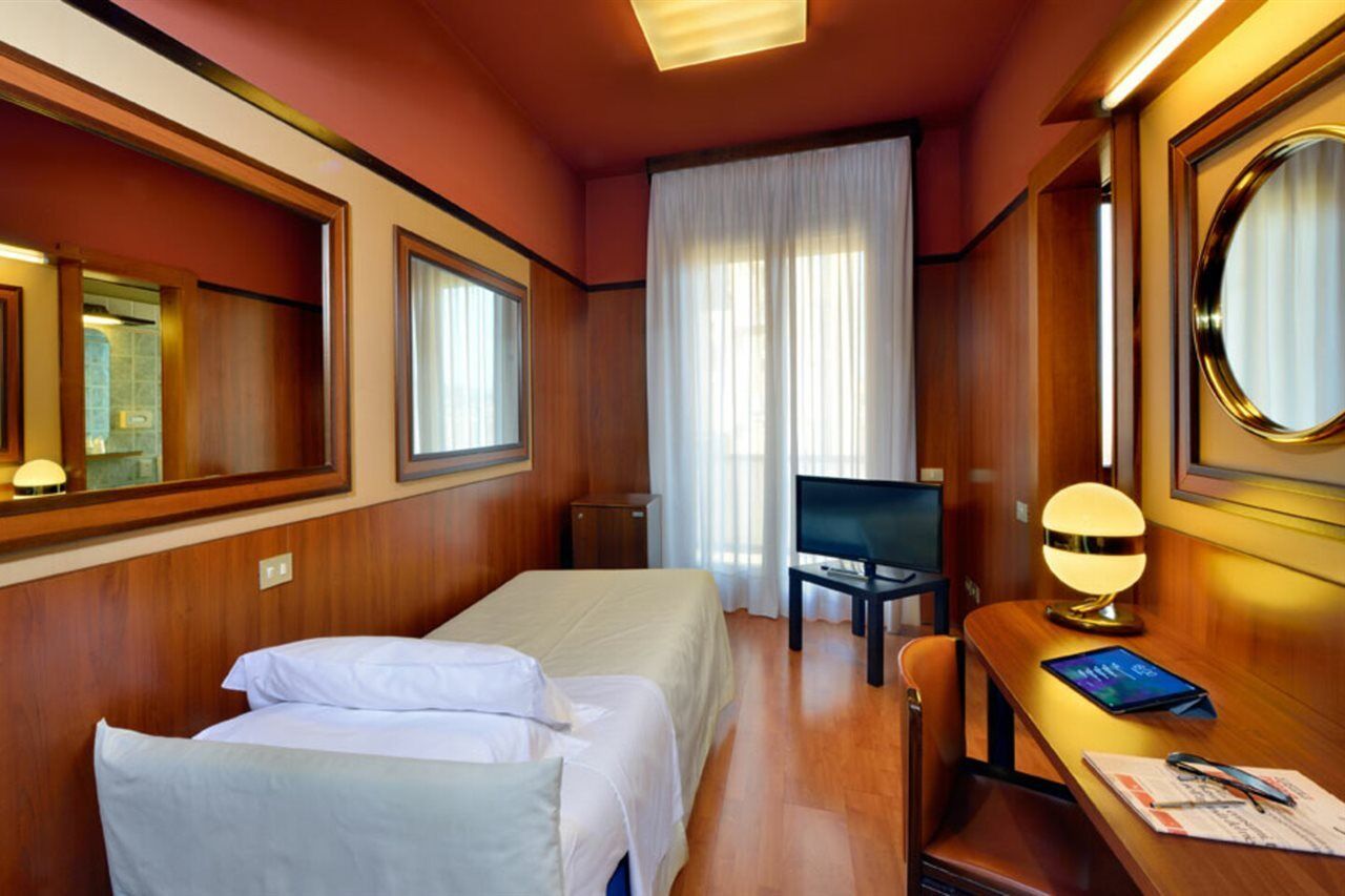 Grand Elite Hotel