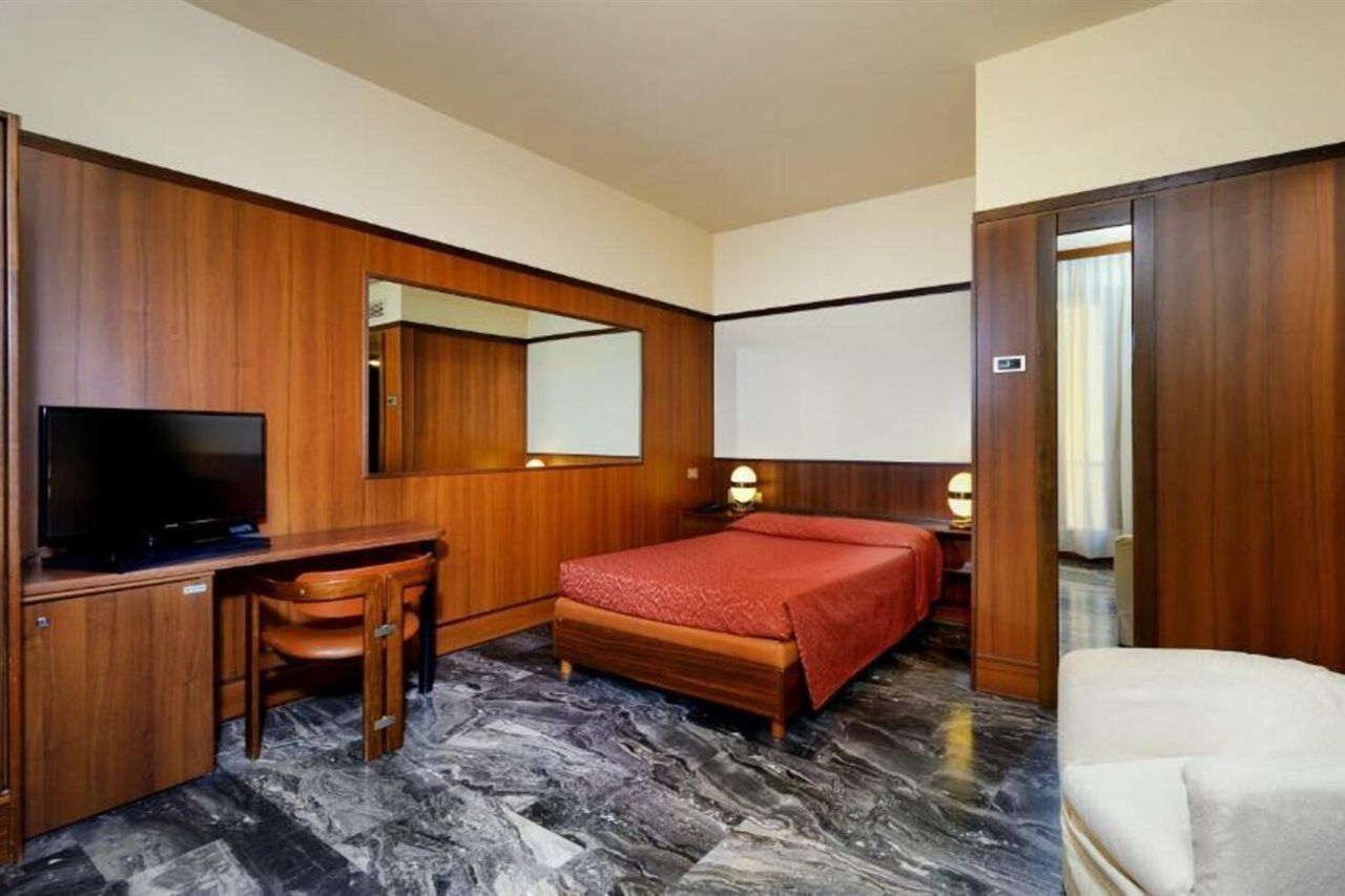 Grand Elite Hotel 4*