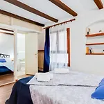Tra Le Due Torri E Piazza Santo Stefano Apartment