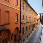 Appartamento D\'Azeglio Nel Salotto Di Bologna
