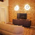 Dechiari21 Boutique Home