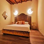 Dechiari21 Boutique Home
