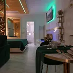 Fashion Apartment Gold Bologna With Jacuzzi & Car Garage