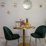 Fashion Apartment Gold Bologna With Jacuzzi & Car Garage