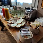 051 Room & Breakfast