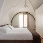 Santo Stefano Elegant Apartment By Wonderful Italy