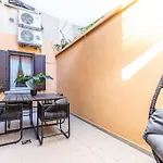 Capo 15 Apartment