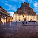 Urbanicooh San Petronio - Torre Asinelli View