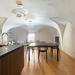 Santo Stefano Elegant Apartment By Wonderful Italy