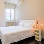 Elegant Penthouse With A View Of The Two Towers And Piazza Maggiore