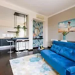 Elegant Penthouse With A View Of The Two Towers And Piazza Maggiore