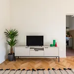 Oasis Apartment