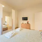 A Soli 10 Min Da Sant\'Orsola - Interno 12 Design E Comfort